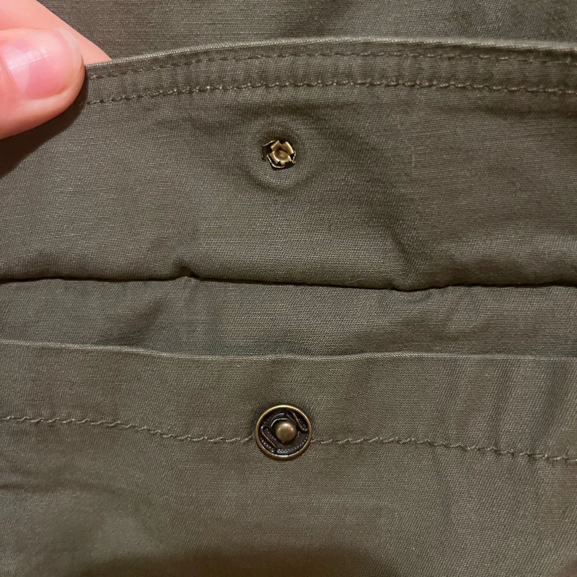 Olivgrön utilityjacka med fickor - 2