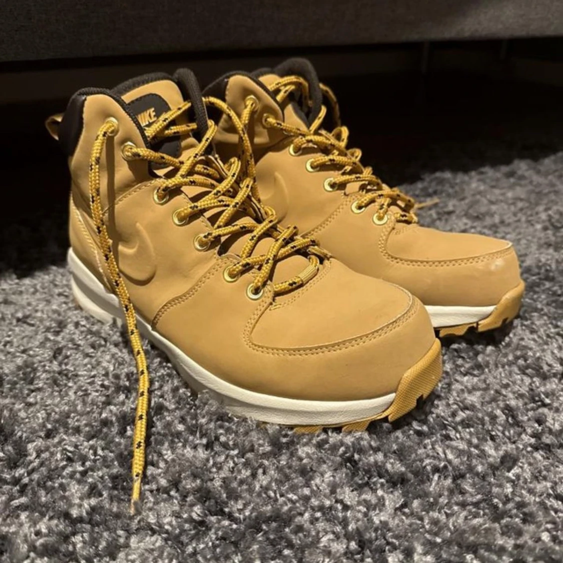 Beige Nike boots med snörning