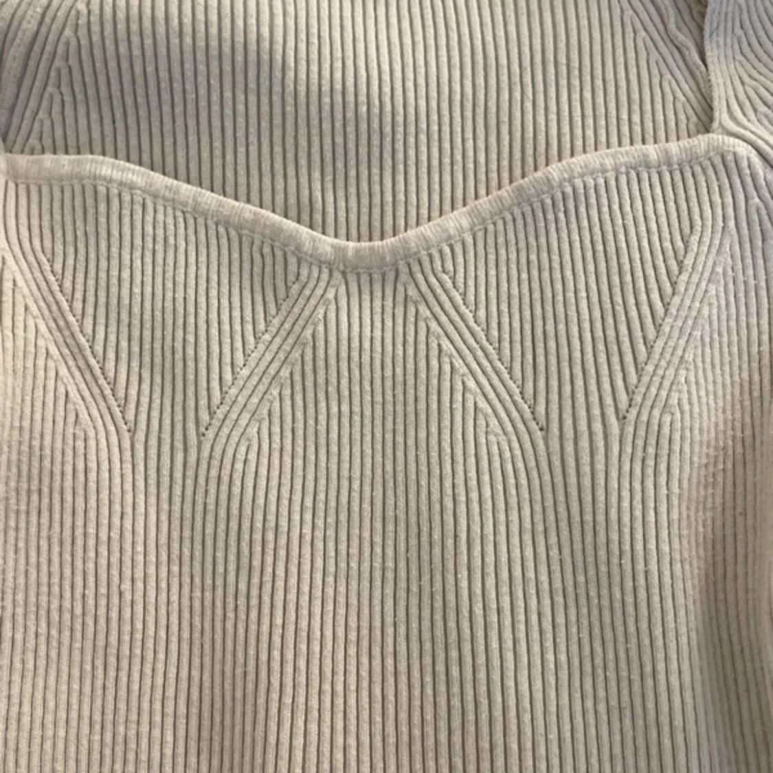 Vit ribbad långärmad topp - 1