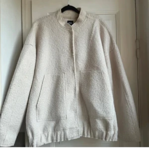 Bomberjacka zara - Slutsåld bomberjacka från zara. Perfekt till våren!!😍