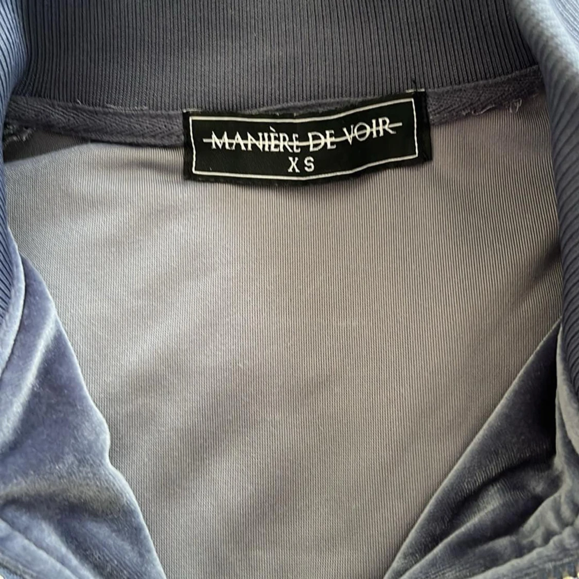 Mörkblått velourset med dragkedja - 4