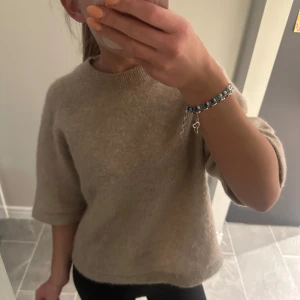 Topp  - Trekvartsärmad topp! Kostade 800 när ja köpte💞