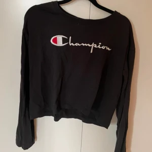 Champion tröja - Jättefin tröja ifrån champion. Använd en gång. Storlek M. Jätteskönt och mjukt material 🌸