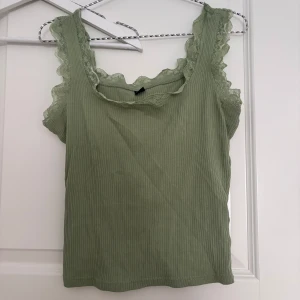 Spetslinne - Linne med spetsdetaljer💚