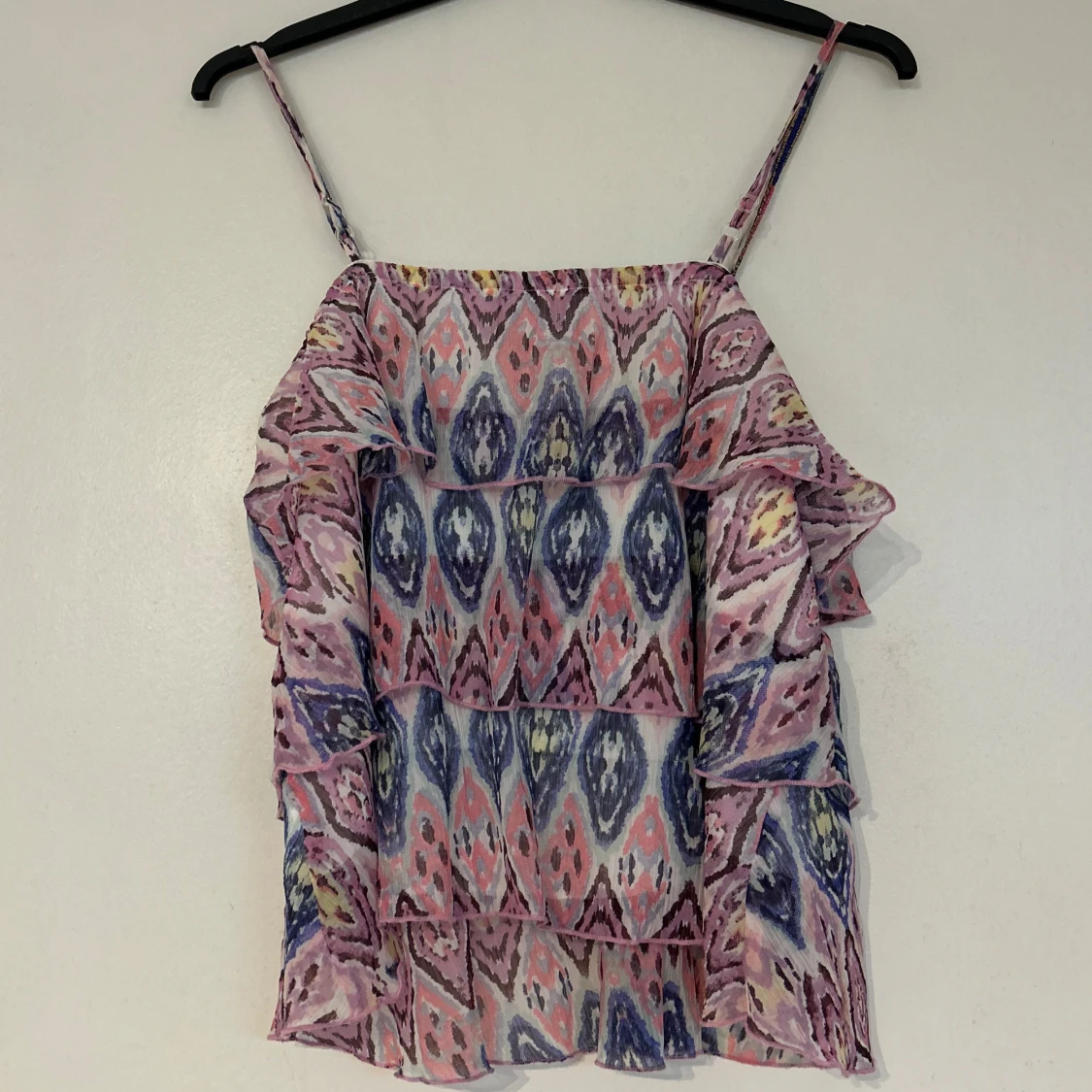 Mönstrad volangig linnetopp från Lindex - 1