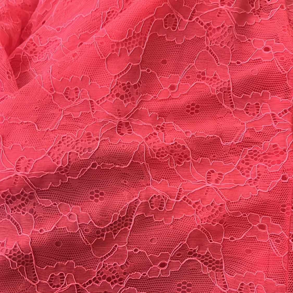 Korallrosa spetsklänning strl 34 - 4