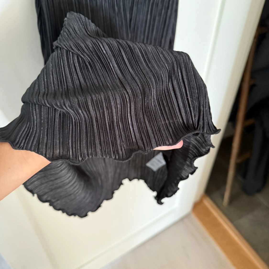 Svart plisserad långklänning Stockh LM - 2