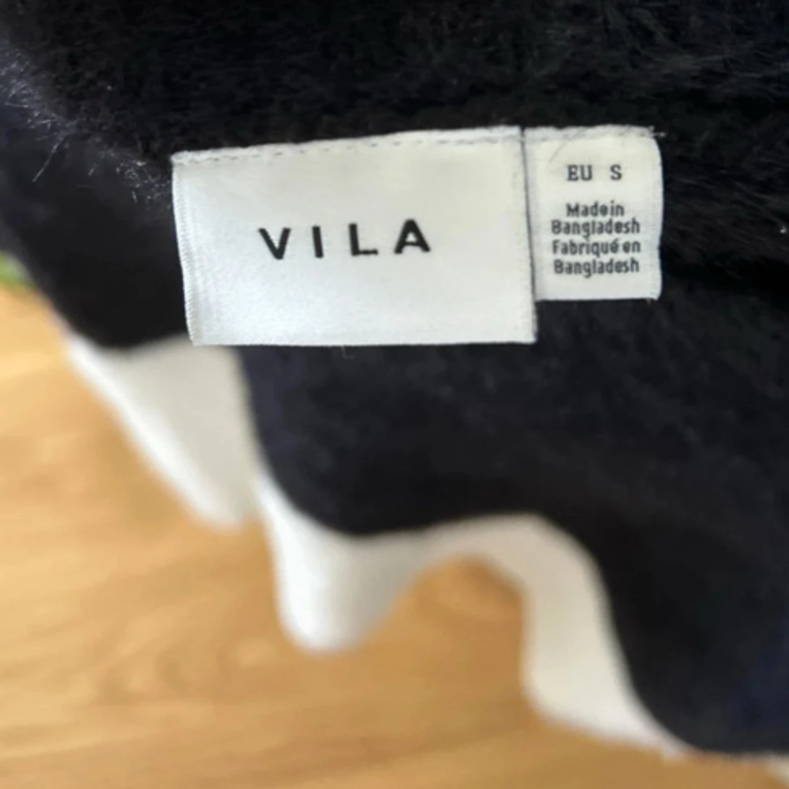 Svartvit stickad tröja från Vila - 1