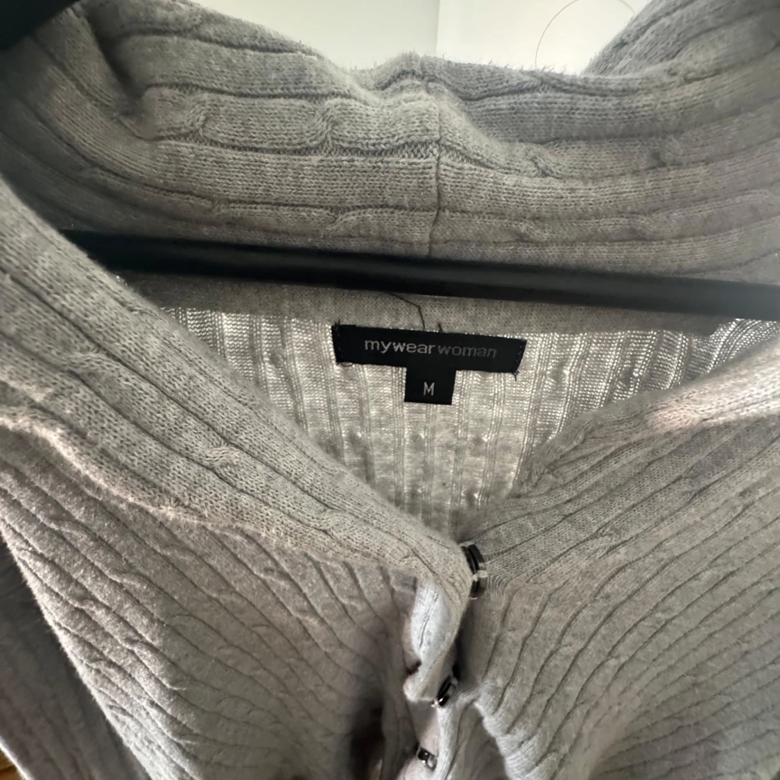 Grå ribbad kofta från Mywear Woman - 1