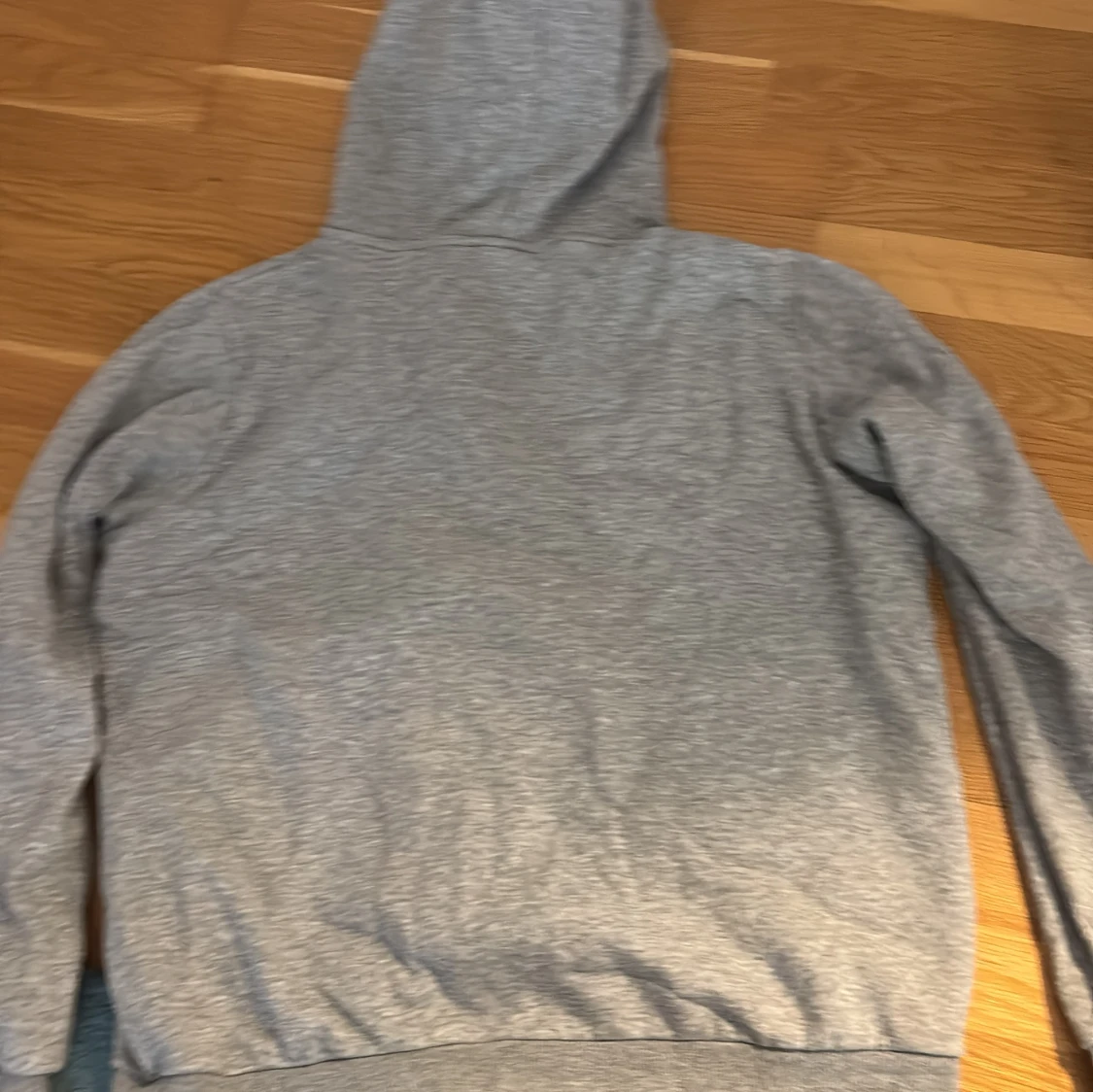 Grå hoodie med dragkedja från Andy - 3