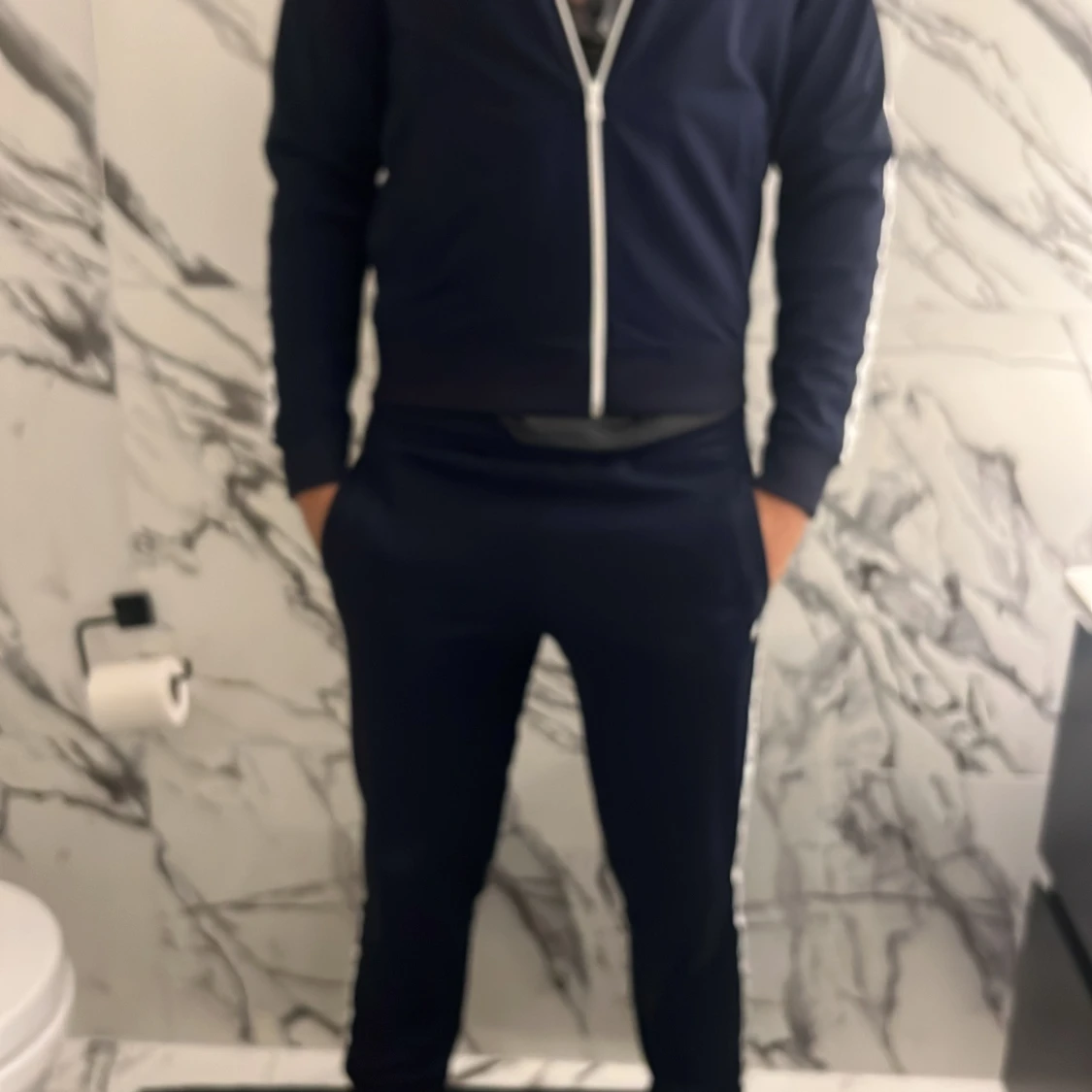 Mörkblå Fred Perry mjukisbyxor