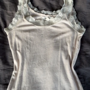 Spets linne - Ljus rosa spets linne