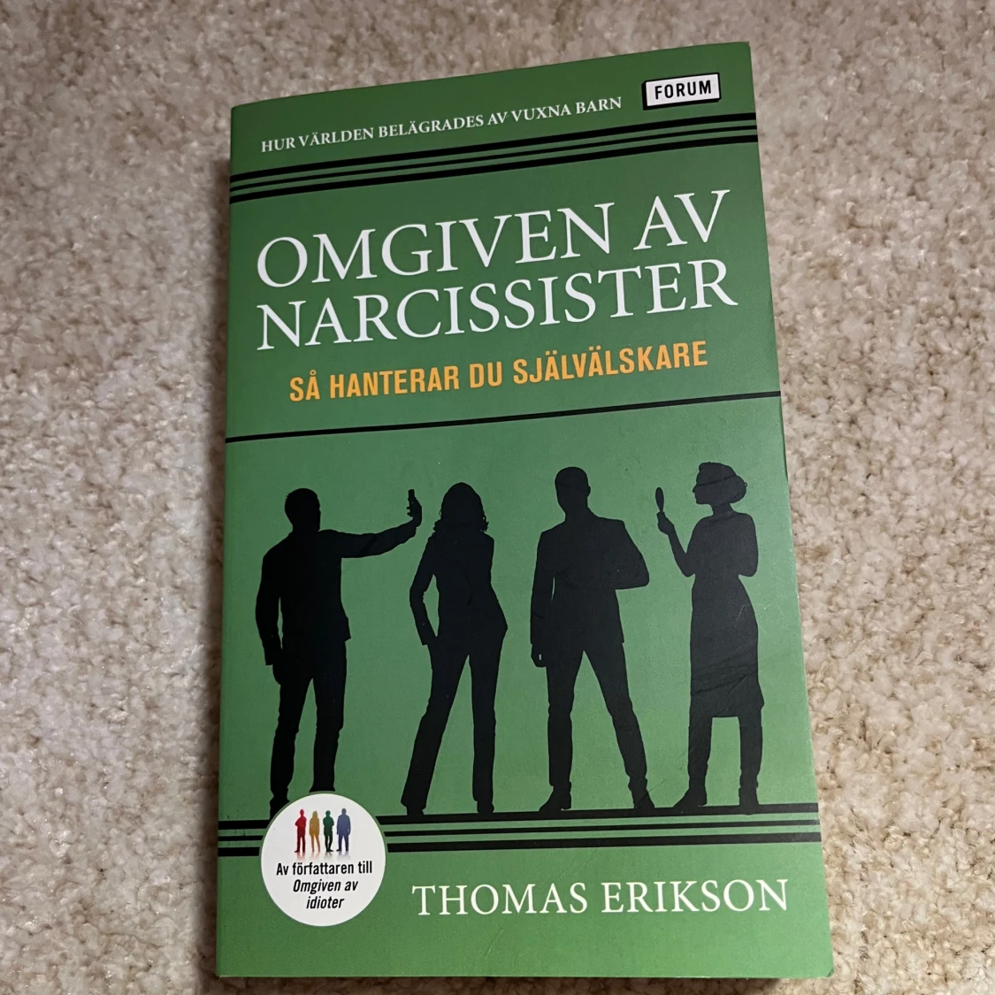 Omgiven av narcissister bok