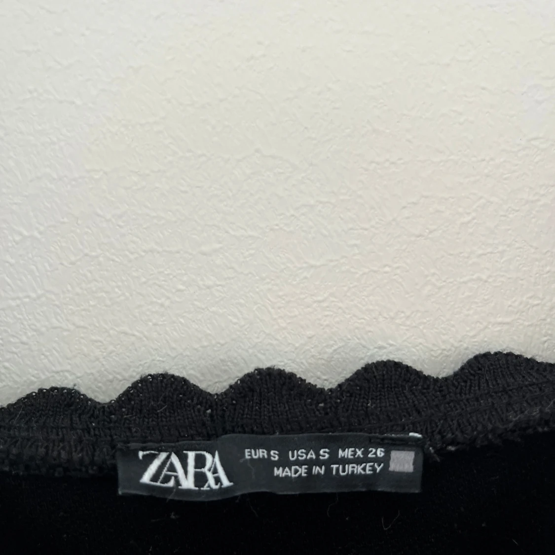 Svart ribbad linnetopp från Zara - 1