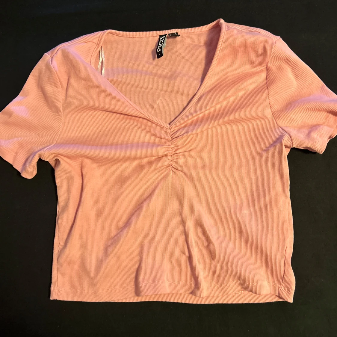 Rosa ribbad croppad topp från Pieces - 1