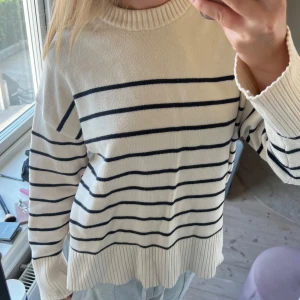 Randig stickad tröja  - Superfin beige tröja från Zara🤍 jätteskönt material✌🏻Storlek S, true to size!!! 