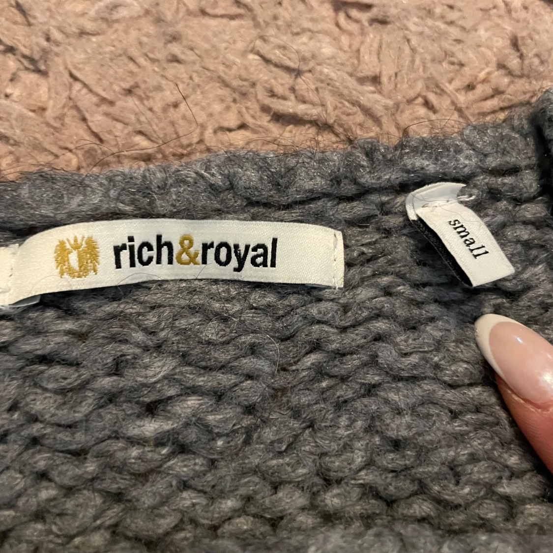 Randig stickad tröja från Rich & Royal - 2