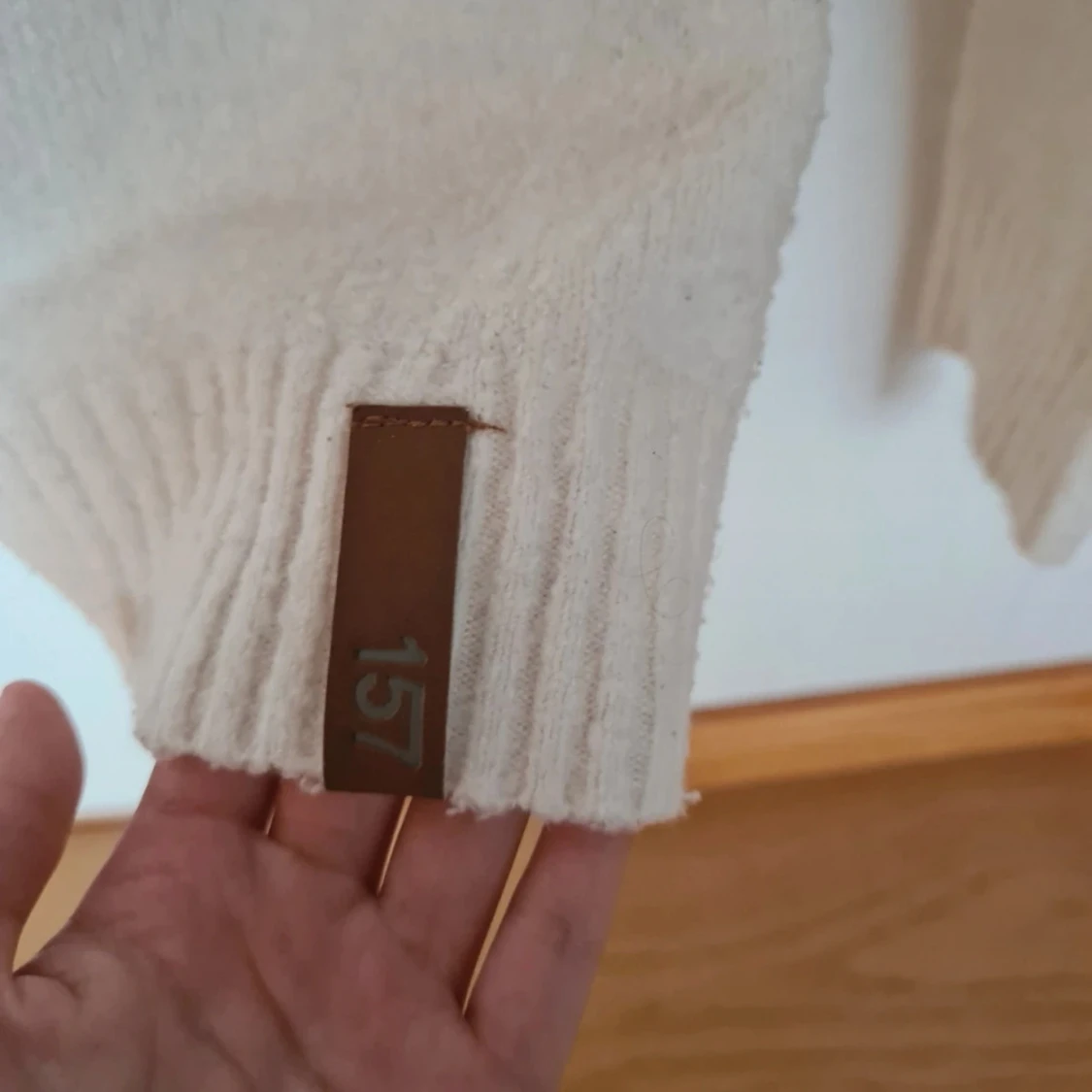 Vit stickad tröja från 157 - 3