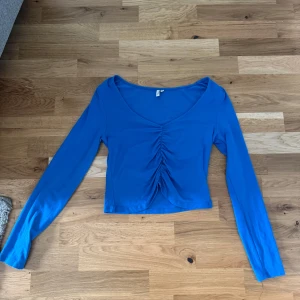 Blå topp från NLY Trend - Blå topp ifrån Nelly. Använd enstaka gånger.