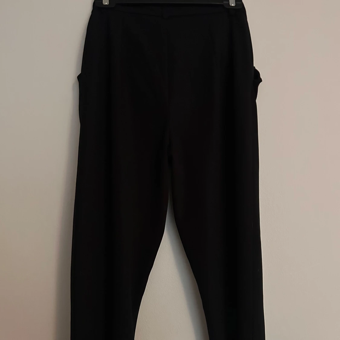 Svarta kostymbyxor i rak modell - 1