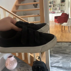 Skor - Använt några gånger men de är förstora för mig nu pris 400kr 