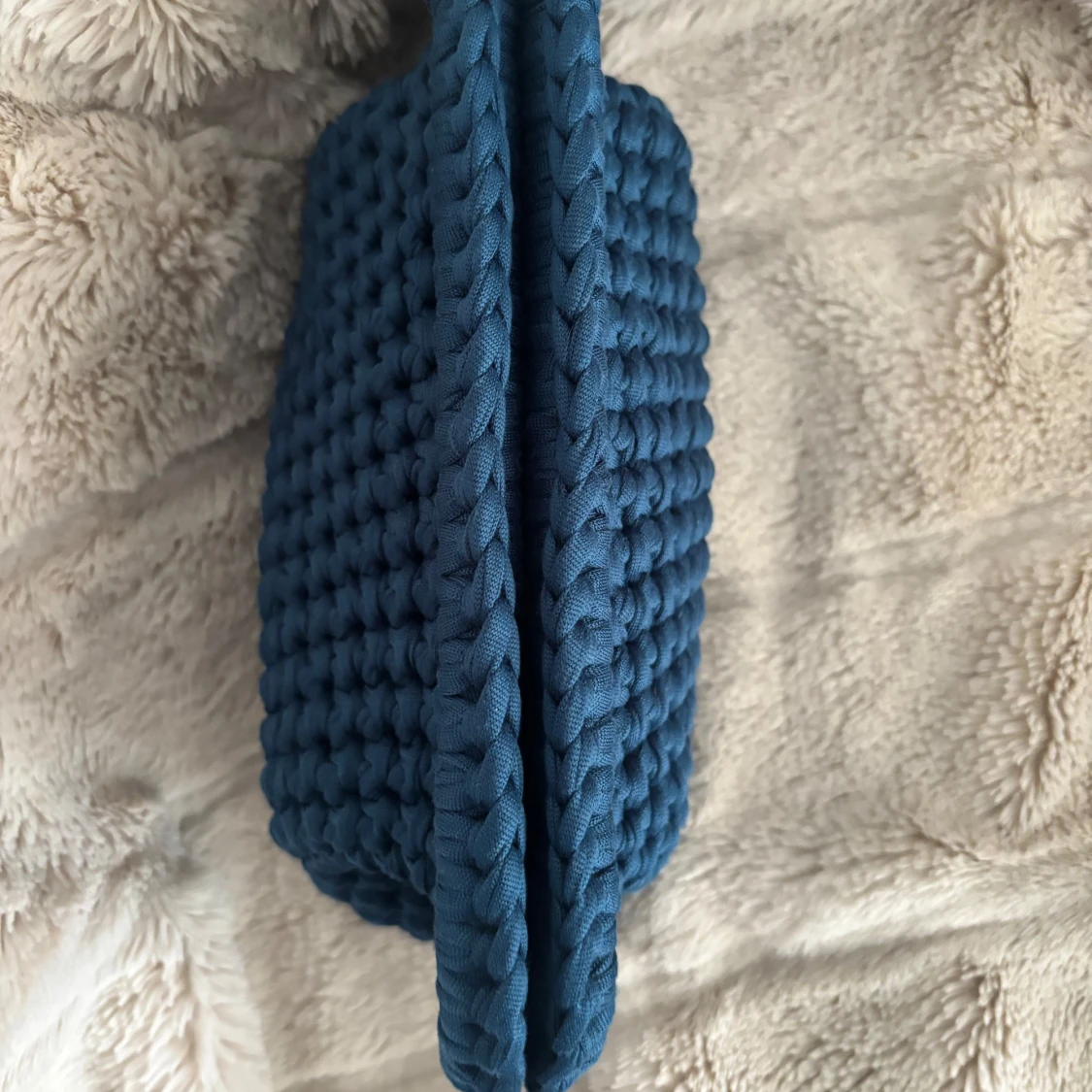 Blå handvirkad clutch / handväska  - 4