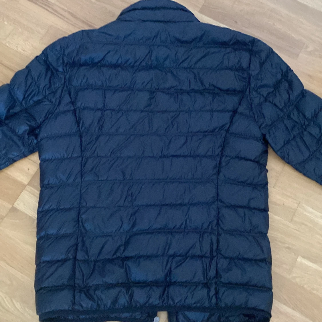 Svart quiltad jacka från Emporio Armani - 3