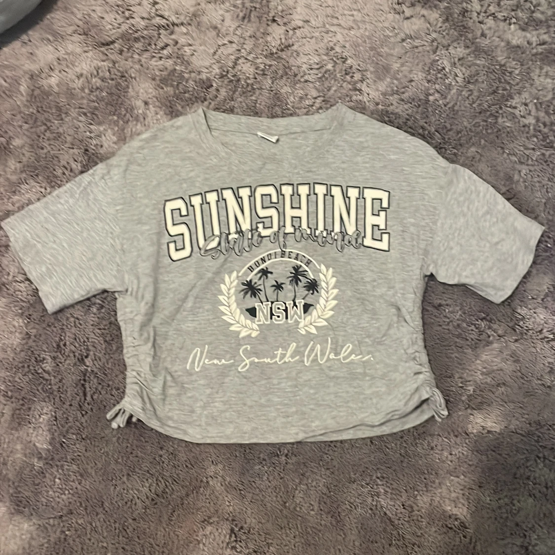 Grå t-shirt med tryck