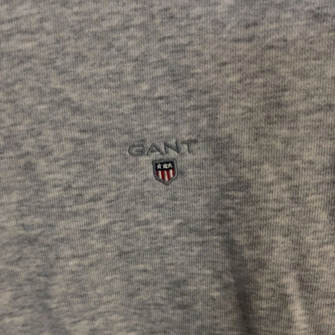 Grå sweatshirt från GANT - 1