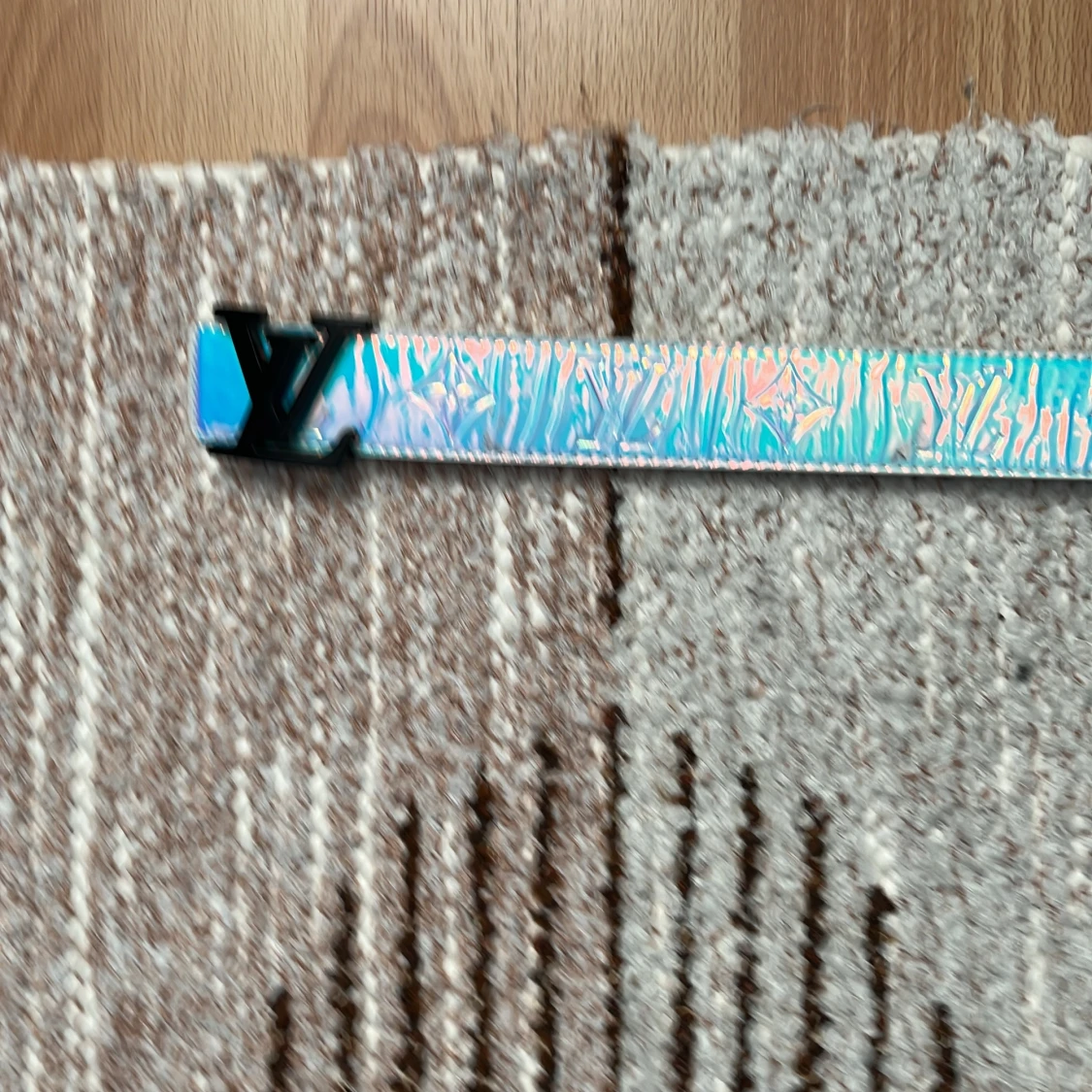 Holografiskt bälte för dig som vill sticka ut lite