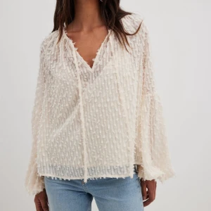 Blus från NA-KD - Säljer blus från nakd som inte kommer till användning, knappt använd☺️