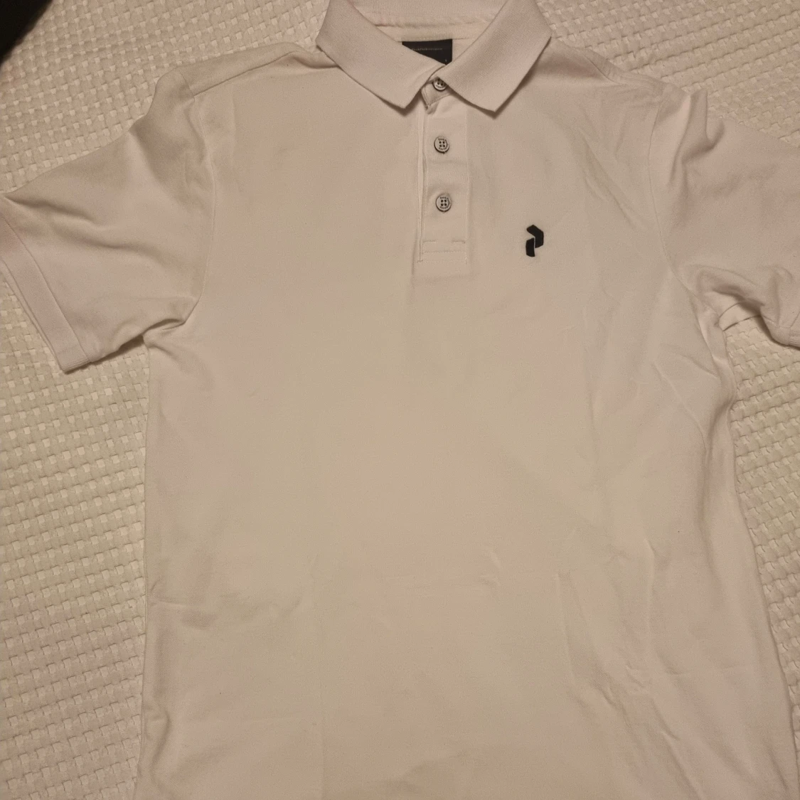 Vit pikétröja från Peak Performance