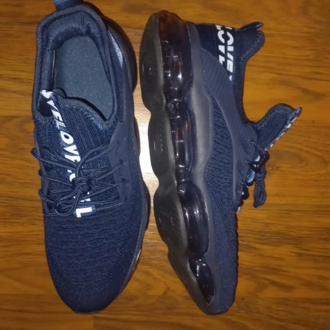 Svarta sneakers med transparent sula - 3