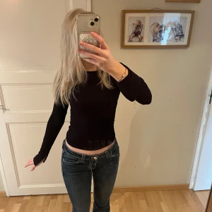 Svart långärmad topp - Svart långärmad tröja från gina. Kontakta för frågor 💘