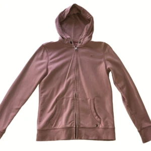 Rosa hoodie från Esprit - Säljer en rosa hoodie från Esprit, den är mest lik färgen i bild 3