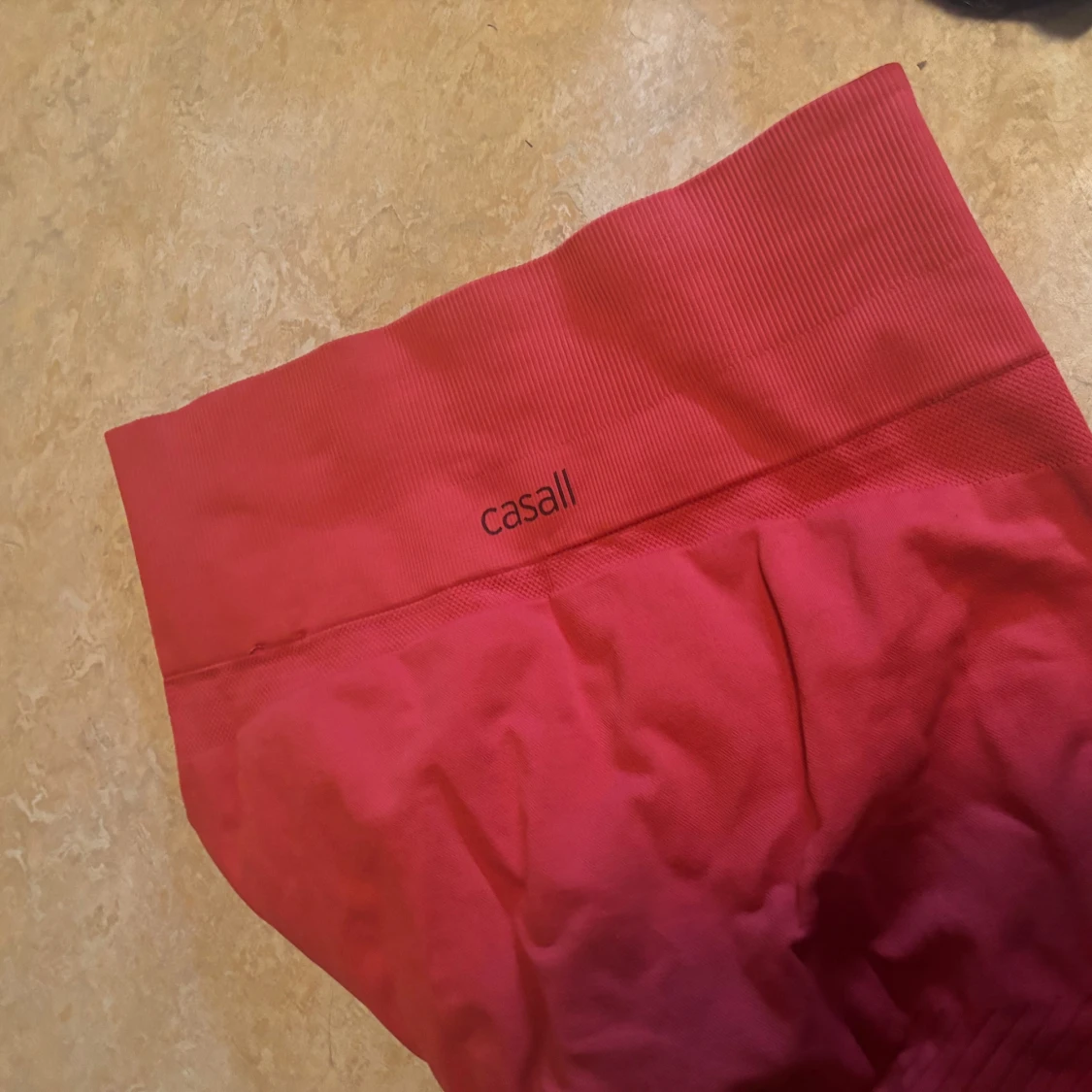 Röda träningstights från Casall - 1
