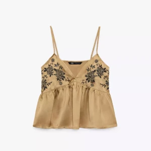 Sååå fint linne💗💗💗 - Så snyggt unikt linne som är perfekt för middagar och fester i vår och sommar❣️Så himla snyggt och passar till allt!💓Går inte att få tag i längre och är i nyskick🥰Skriv för fler bilder!😊