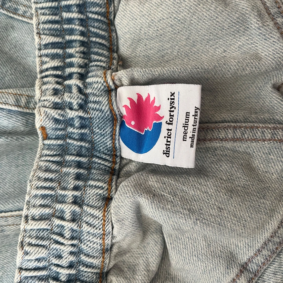 Ljusblå jeansbyxor från District FortySix - 2