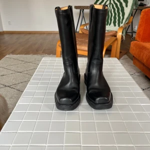 Primeboots, 43 - Snygga och bekväma boots från Primeboots som knappt kommit till användning. Storlek 43, saknar tyvärr låda.