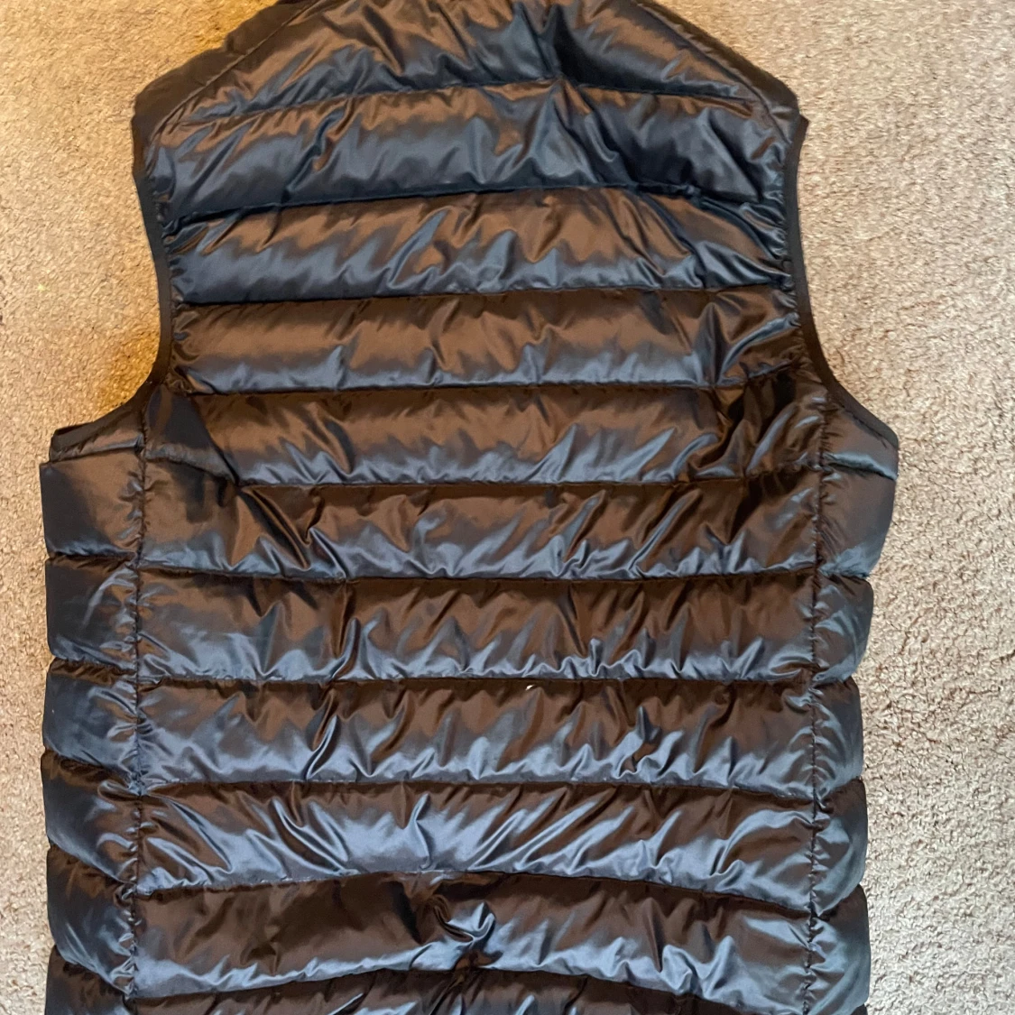 Svart dunväst från Uniqlo - 3