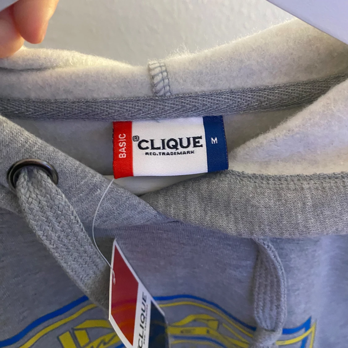 Grå hoodie från Clique med tryck - 3