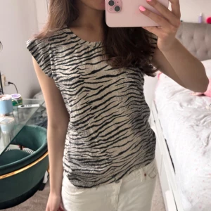 Topp! - Snygg topp! Från exklusivt märke GRAUMANN!