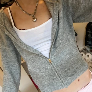 zip-up tröja - jätte söt zip-up tröja som är jätte snygg och super bekväm 💓💓lite knottrig