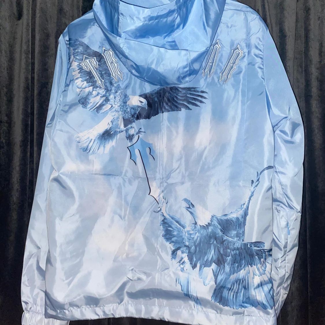 Ljusblå vindjacka med örntryck från Trapstar - 2