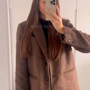 Blazer  - En jättefina wool blazer från NAKD, helt slutsåld på deras hemsida!! Köpte precis, och har bara använt 1 gång, så helt i ny skick! Köptes för 899, kom med prisförslag!!❤️❤️❤️❤️