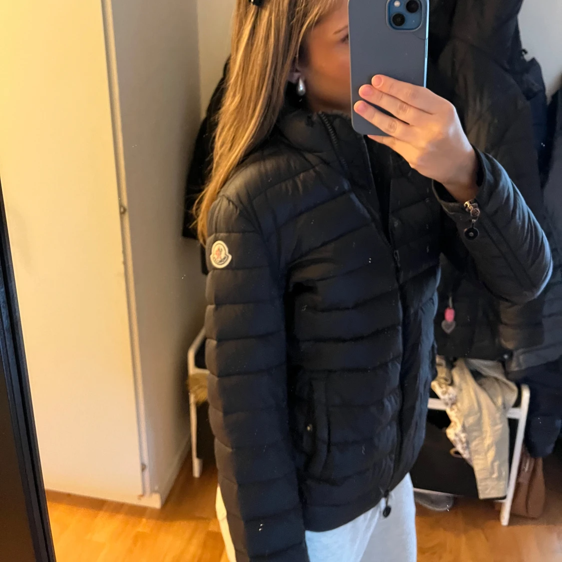 Svart dunjacka från Moncler