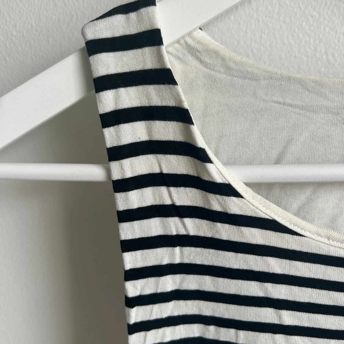 Randig ärmlös klänning från H&M BASIC - 1