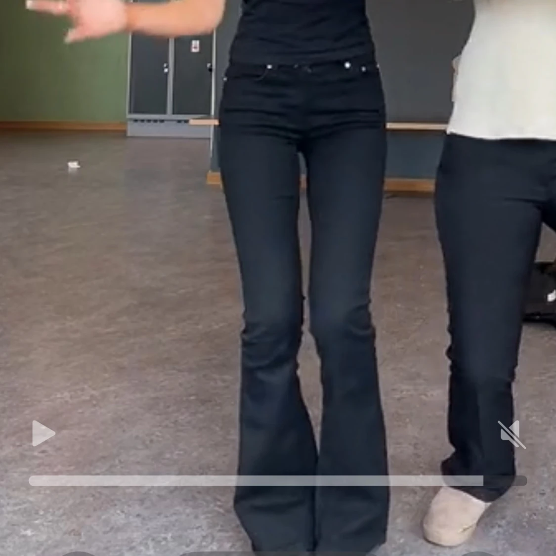 Svarta lågmidjade  bootcut jeans - 2