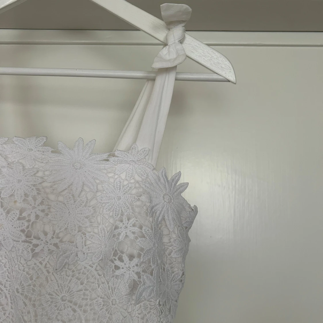Vit spetsklänning - 1