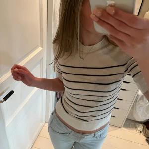 T-shirt - Randig snygg T-shirt 